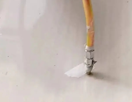 开平瓷砖空鼓维修公司专业解答在瓷砖铺贴过程中，如果使用的砂料过粗（如全部使用了粗砂），可能会导致以下问题